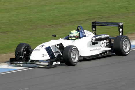 Barton Mawer fører 'National Class' mesterskabet. (Foto: <A HREF=http://www.fota.co.uk TARGET=_><I>Fota.co.uk / Jakob Ebrey Photography</I></A>)